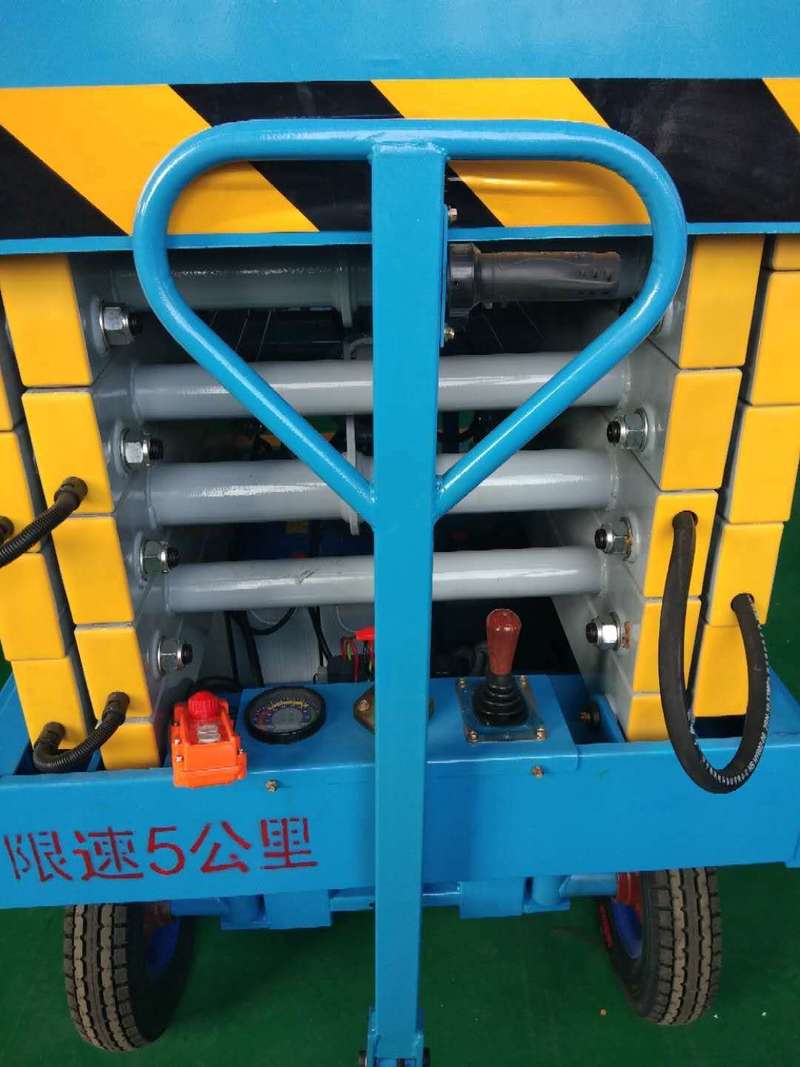 天门辅助行走式升降平台